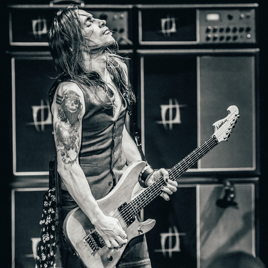 Nuno Bettencourt. PHOTO CREDIT: Brian Malloy