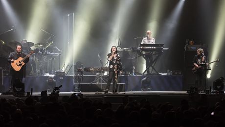 alison-toon-hr-marillion-sun-pz-2015-1811