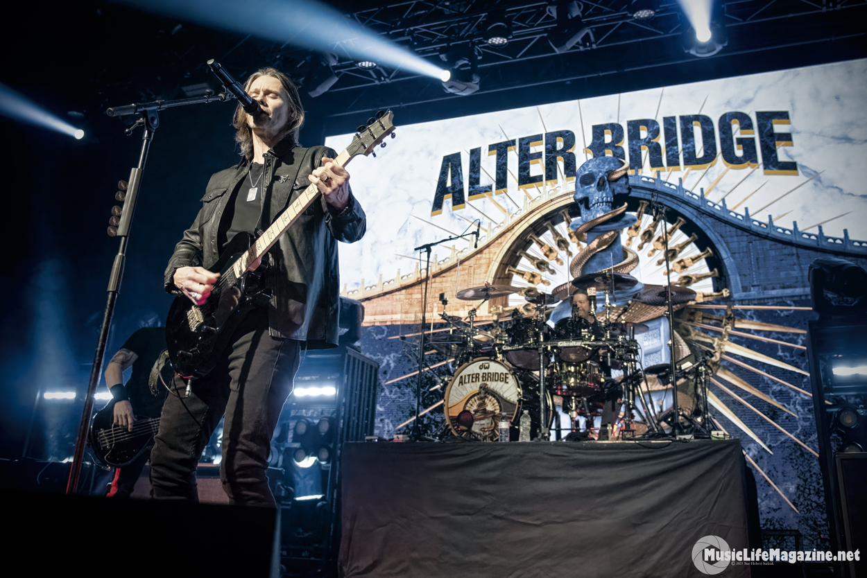 Alter Bridge's Unforgettable Night at The History Club, Toronto - Front of  the Stage